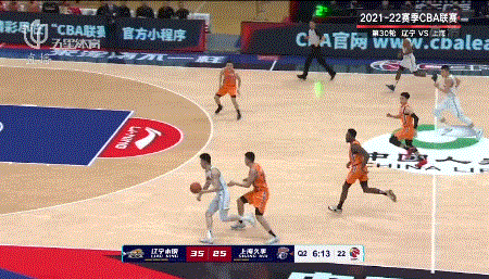上海大鲨鱼队再度击败对手，战绩升至榜首