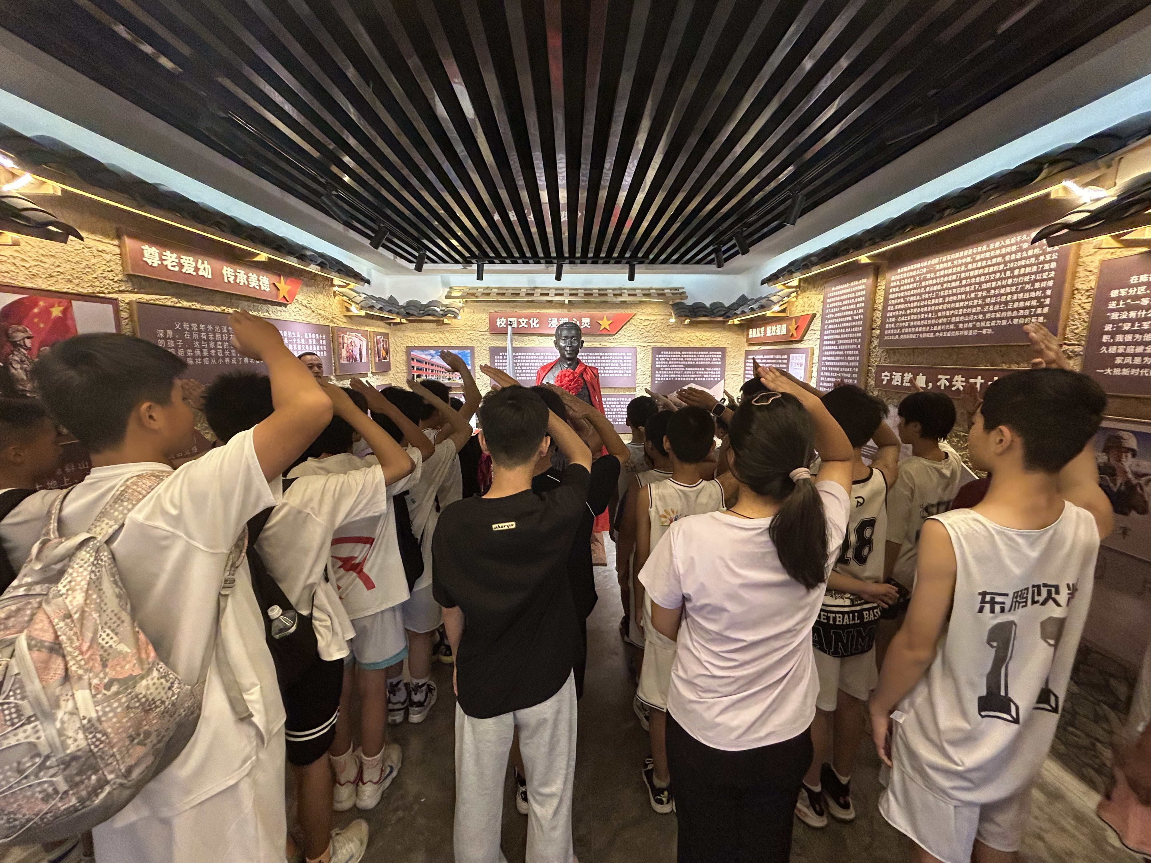青少年篮球训练中心举办夏令营活动