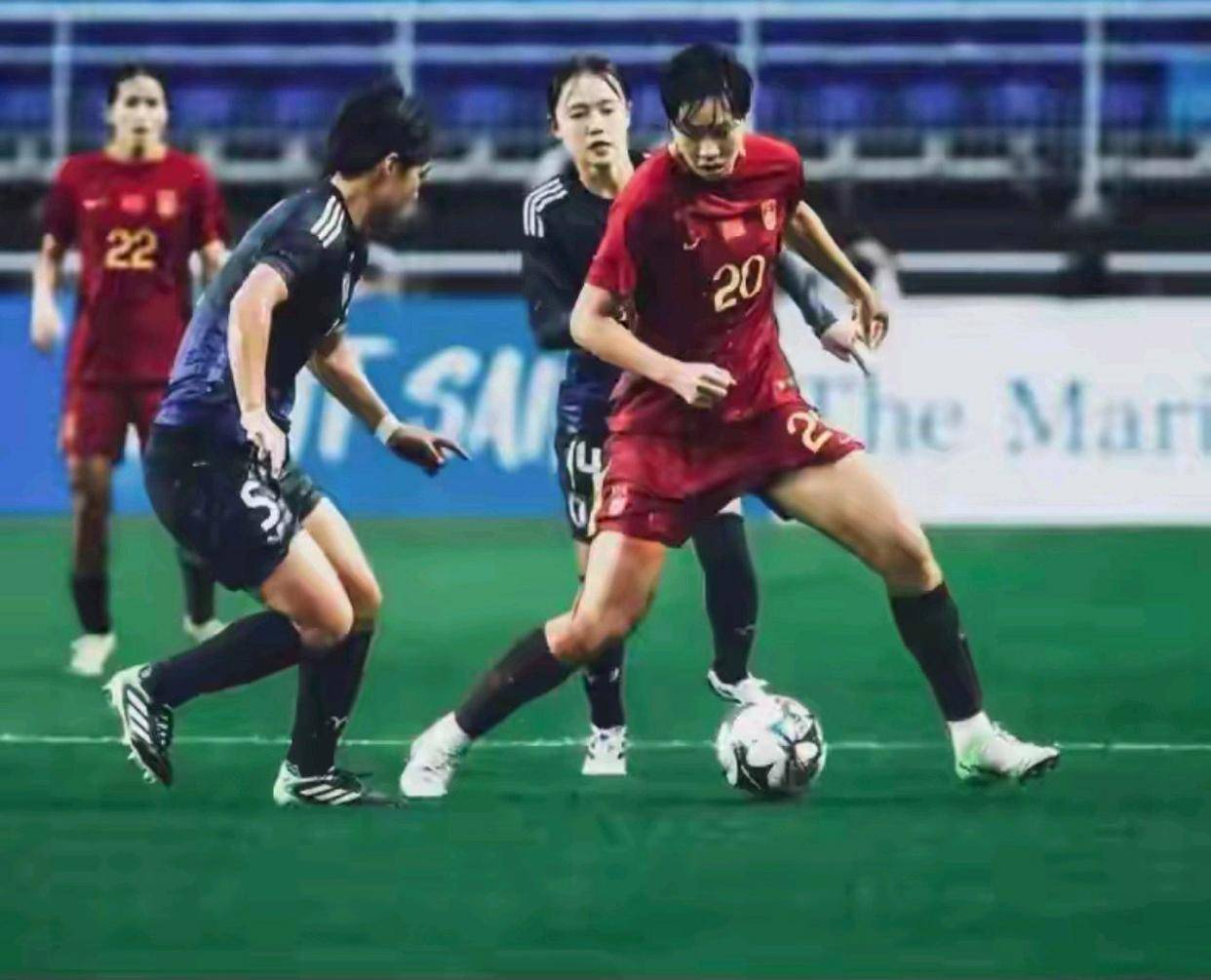 季后赛中，国内女足队伍表现优异