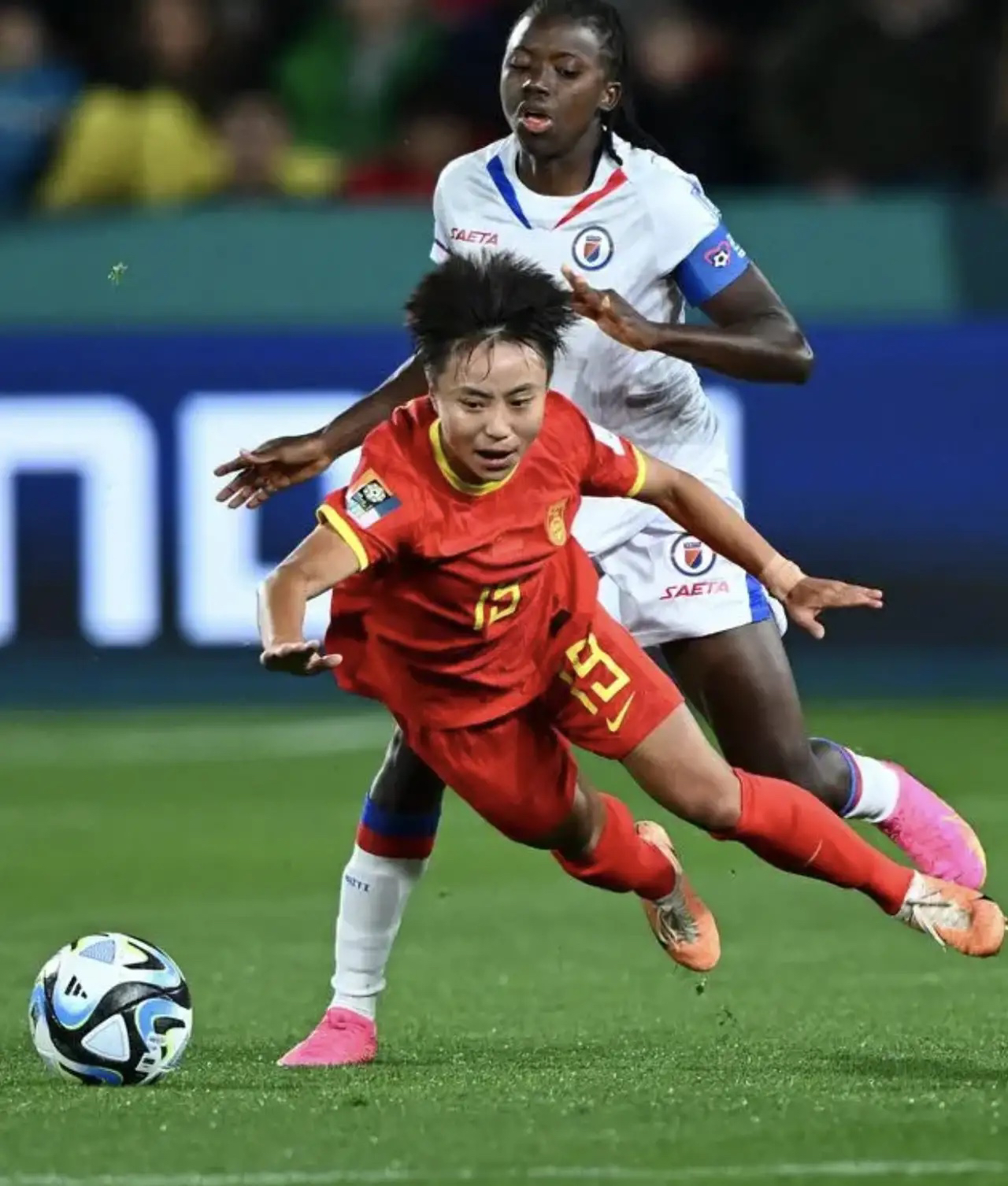 季后赛中，国内女足队伍表现优异
