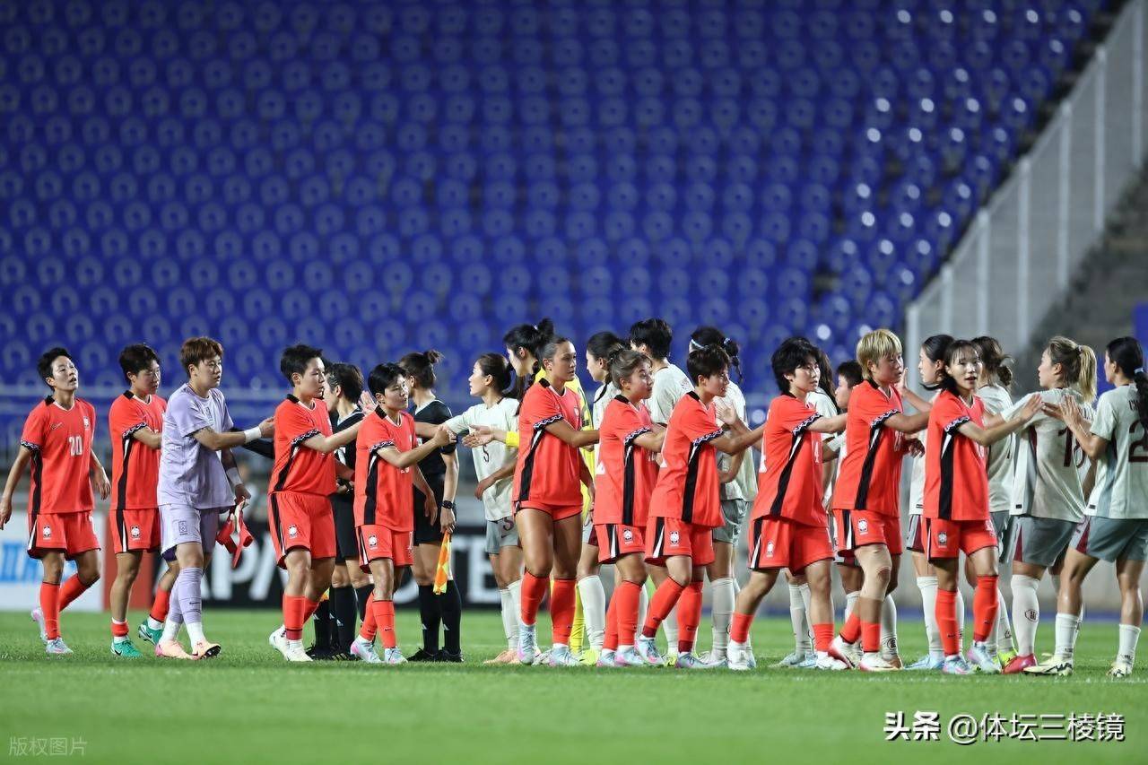 包含夺冠热门失利，女足比赛引发球迷热议的词条