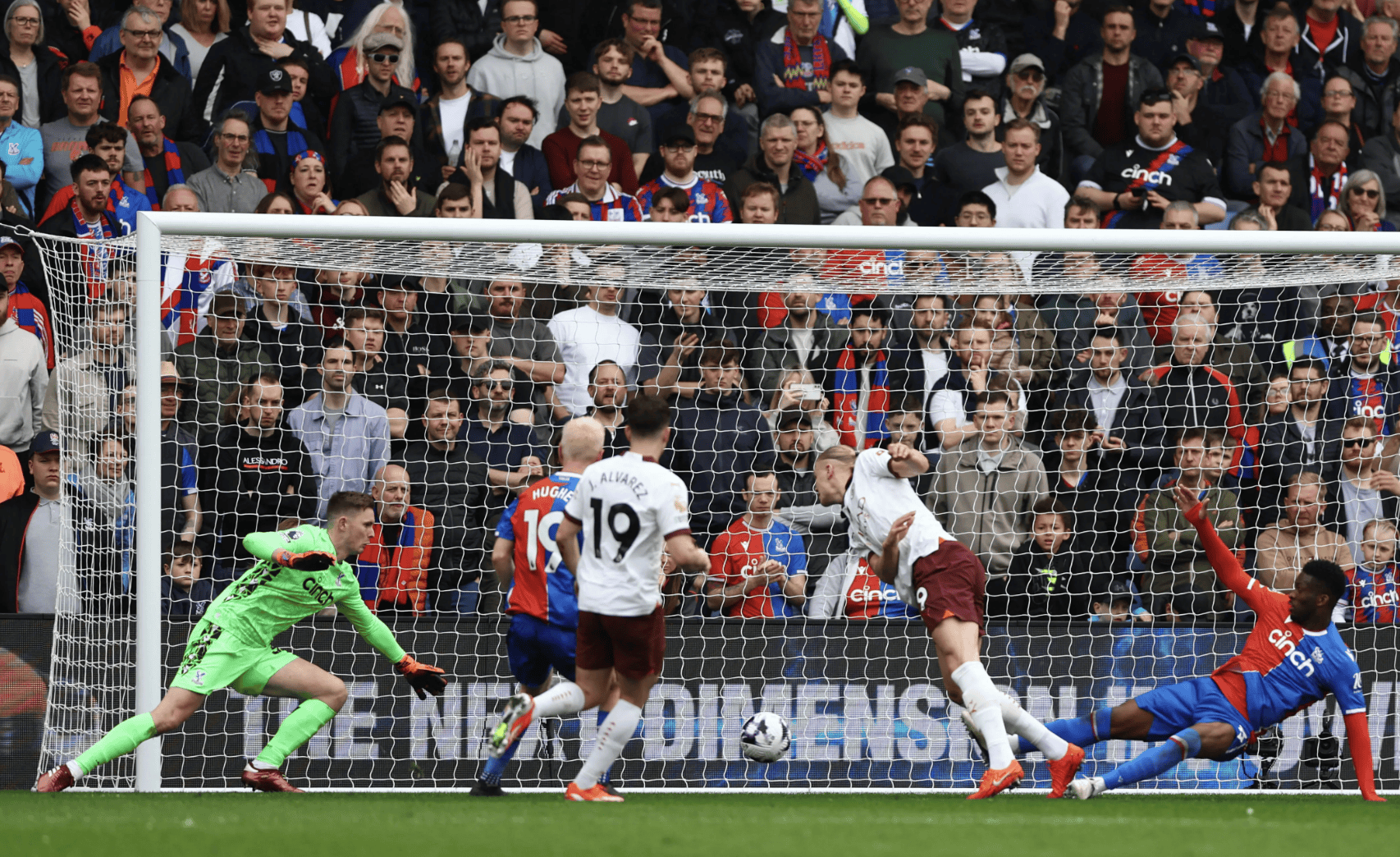 曼城轻取西班牙，内马尔打破历史纪录的简单介绍