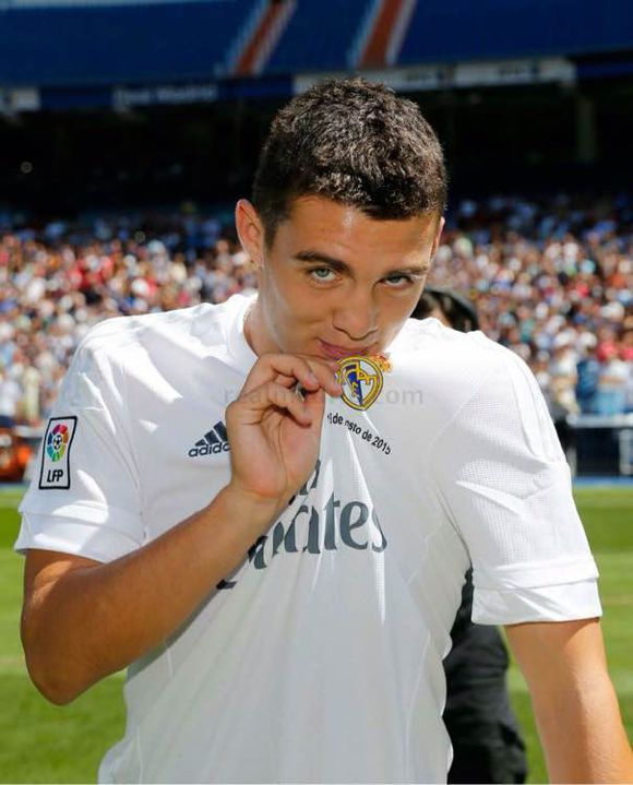 包含曼联绝地反击葡萄牙，科瓦契奇高光表现的词条