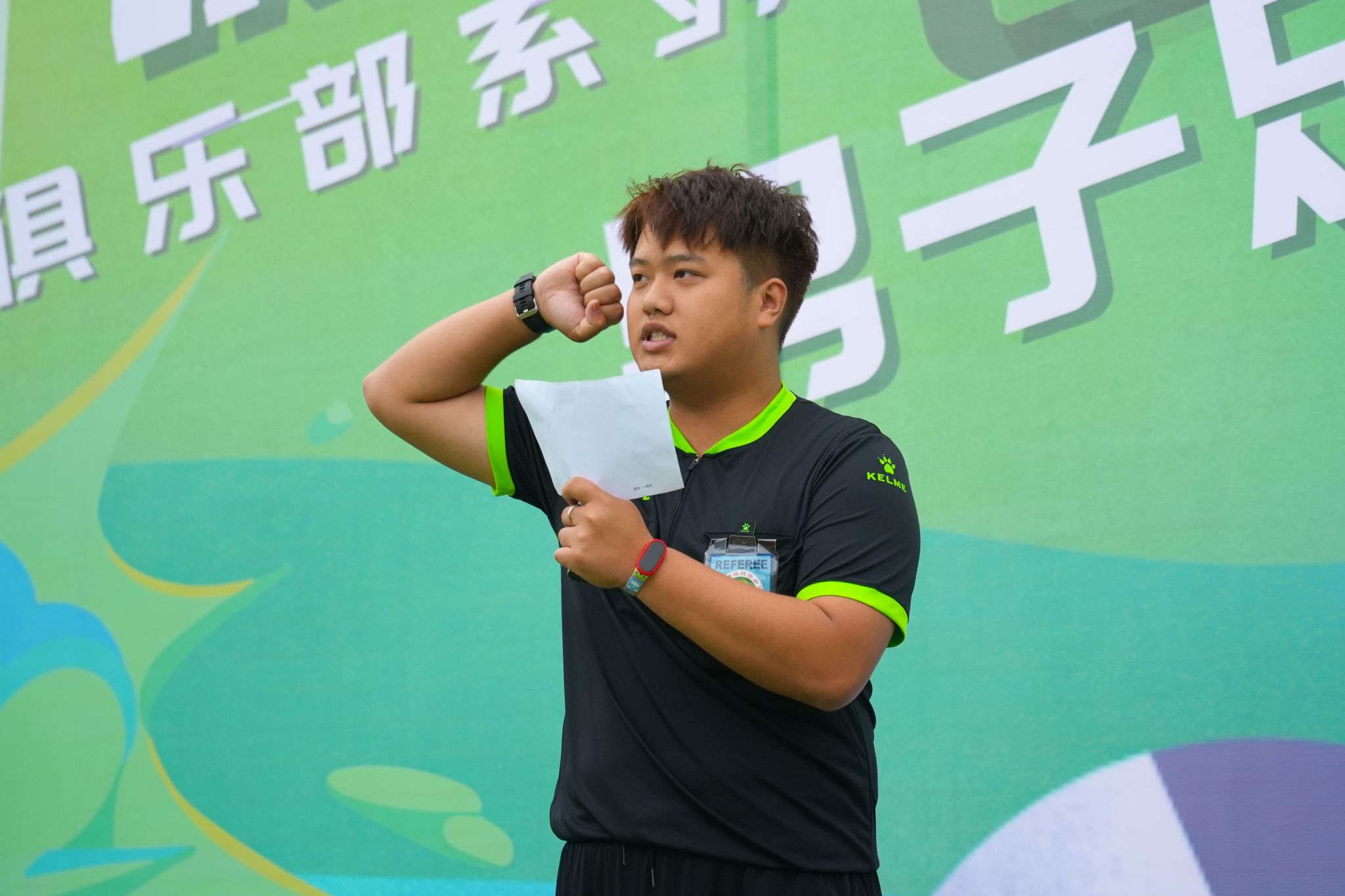 包含羽毛球队主教练发声，誓言带队登顶的词条