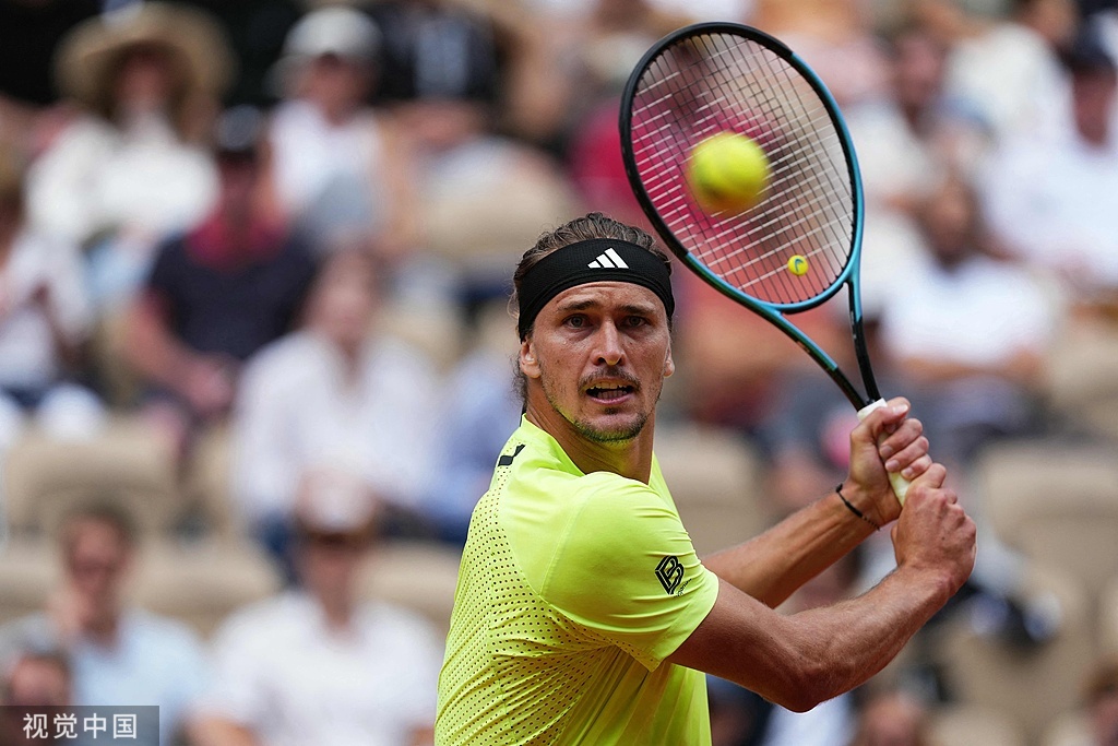 包含法网险胜戴维斯杯，兹维列夫状态火热的词条